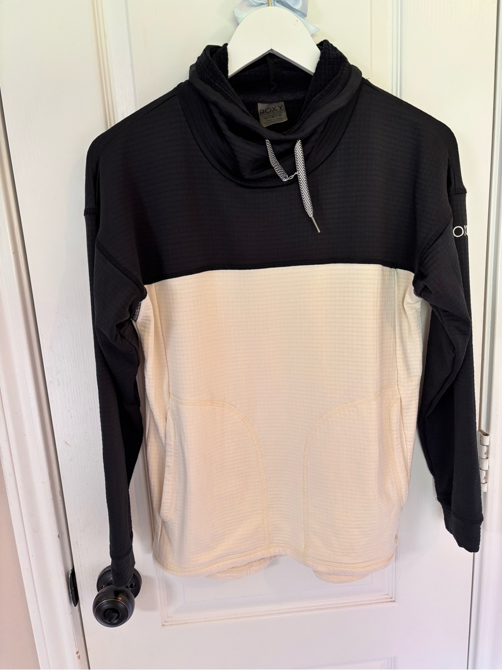 Roxy Vertere CowlNeck Two-Tone Black‎ and Beige Cozy Pullover Hoodie Size Medium